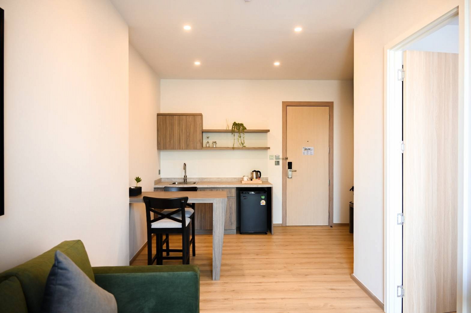 Pool Access – Twin