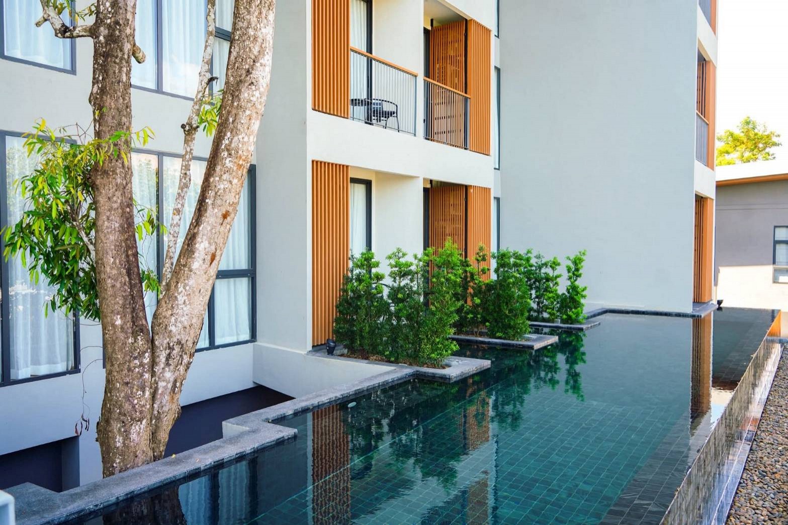 Pool Access – Twin